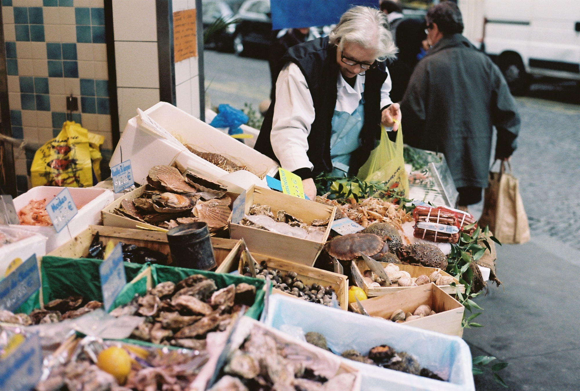 Poissonnerie, Rue des Abbesses and Rue Lepic, April 2014