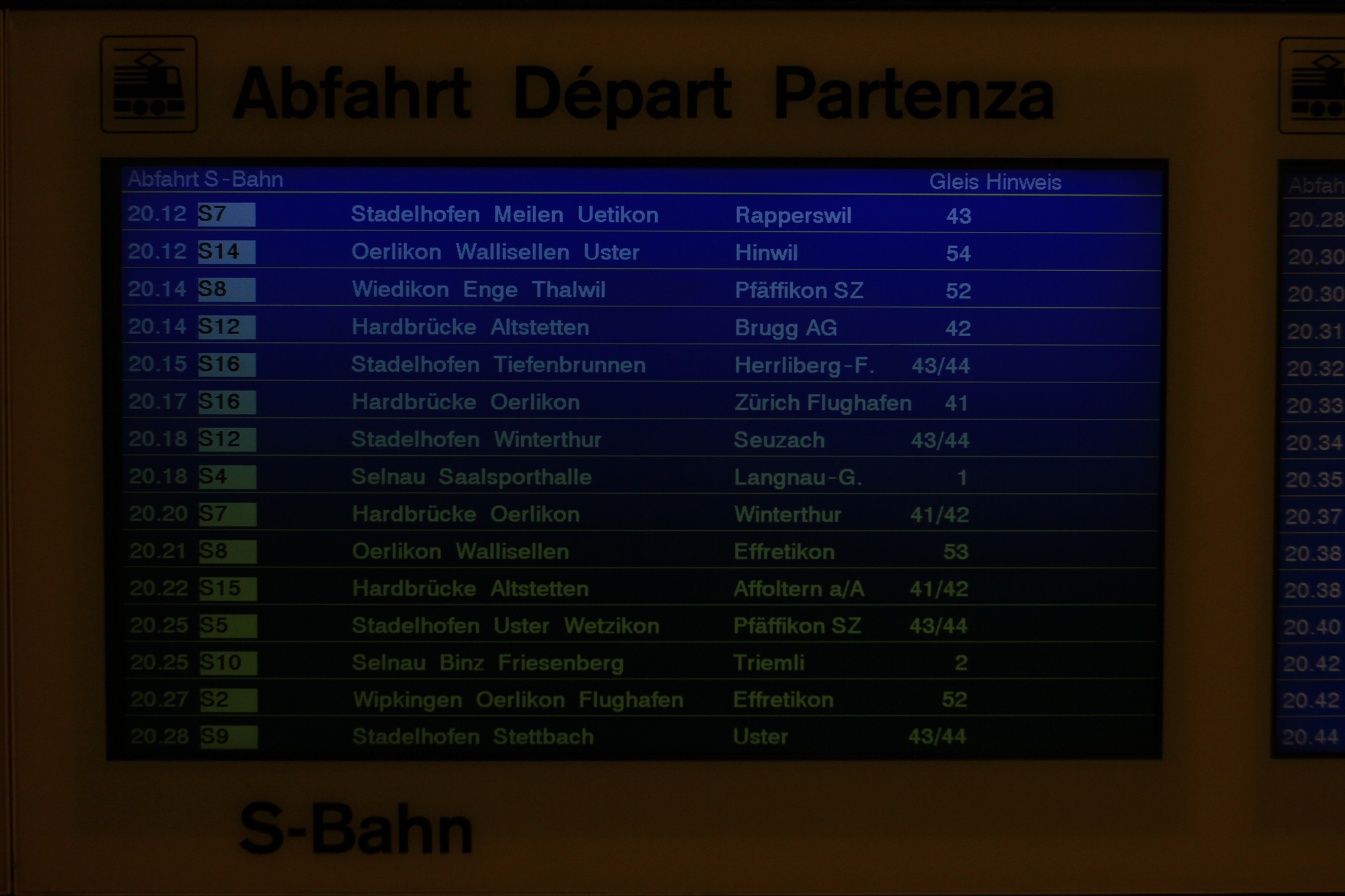 züri main train station schedule